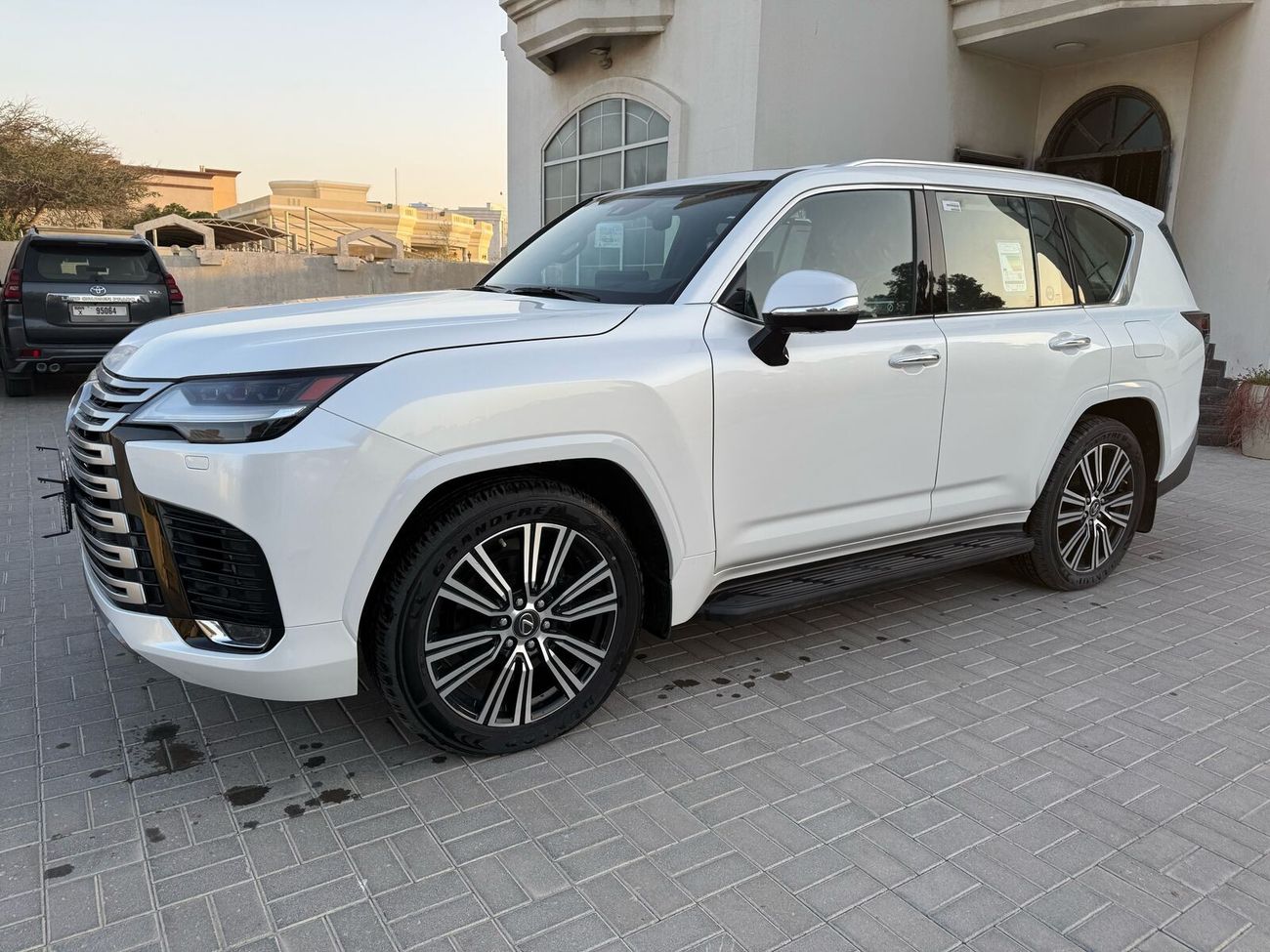 لكزس LX 600 AT / 3.5L V6 / POWER SEATS & LEATHER / SUNROOF / SPECIAL PROMOTION FOR LOCAL