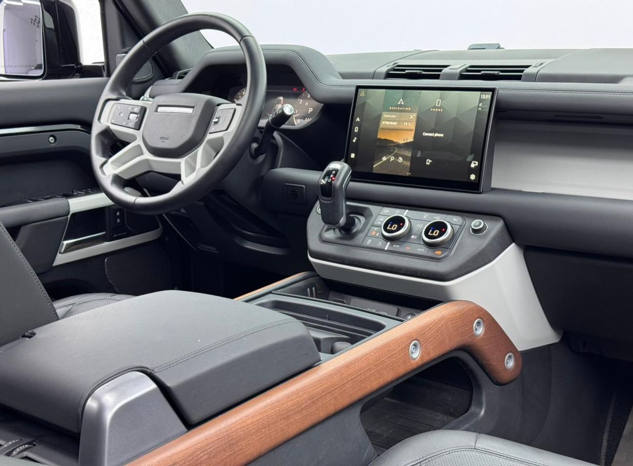 Land Rover Defender P300 110 X-Dynamic SE 2.0L (5 Seater) 2024 Land Rover Defender P300 SE, Land Rover Warranty+Service