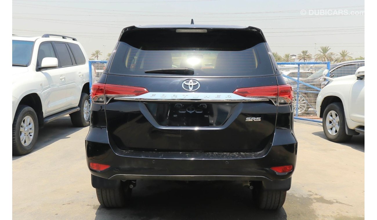 تويوتا فورتونر Pre-owned Toyota Fortuner for sale in Dubai. Black 2017 model,