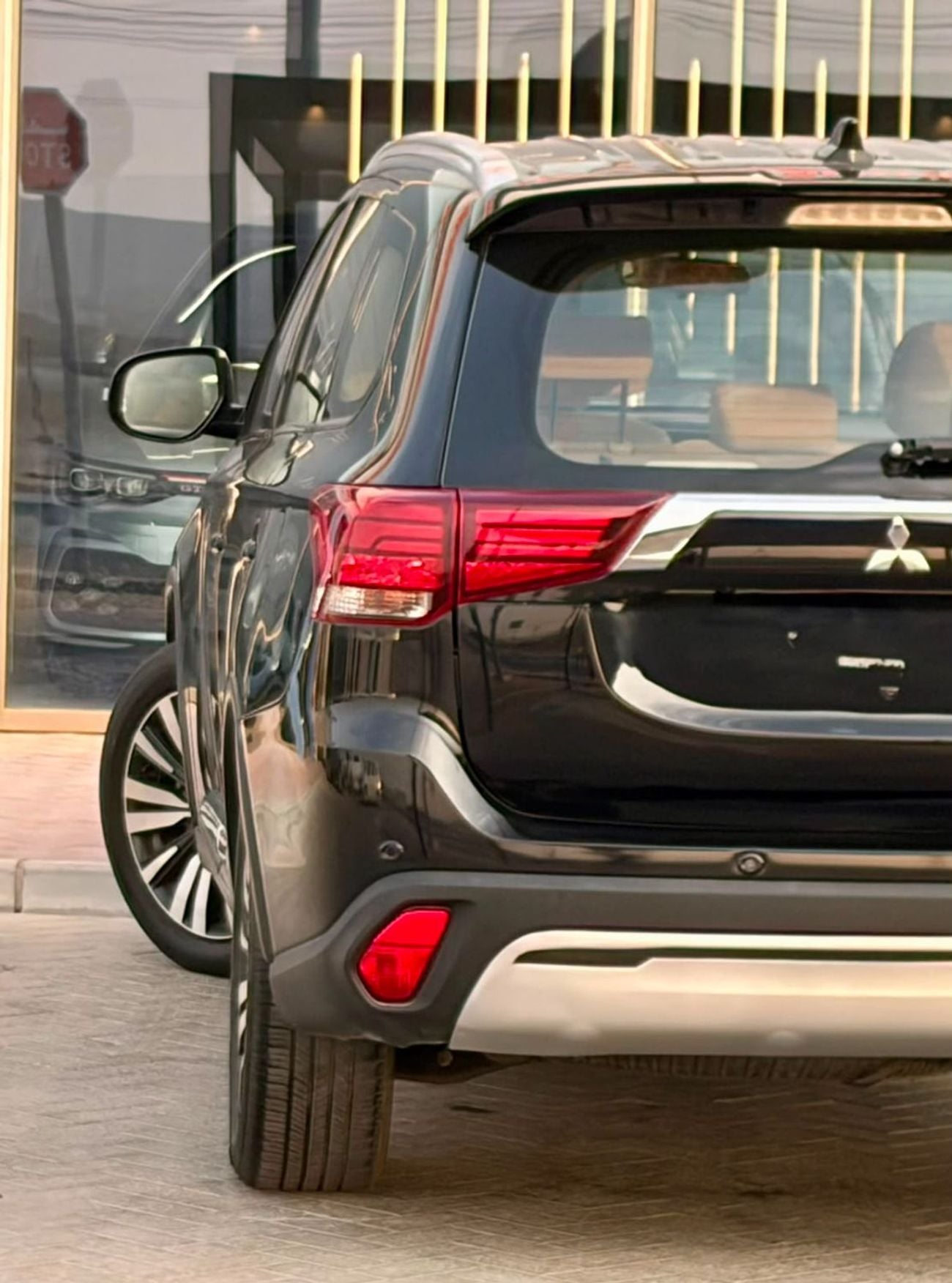 Mitsubishi Outlander GLX HIGHLINE FABRIC 820-Monthly l GCC l 4WD , Cruise, Camera l Accident Free
