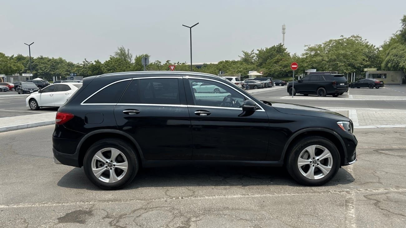 مرسيدس بنز GLC 300 4MATIC 2.0L