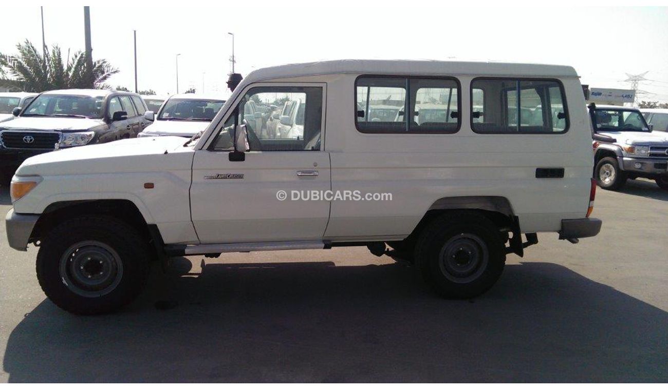Toyota Land Cruiser 4.2L DSL, Hard Top 78 LX 13, Diesel, 13 Seats