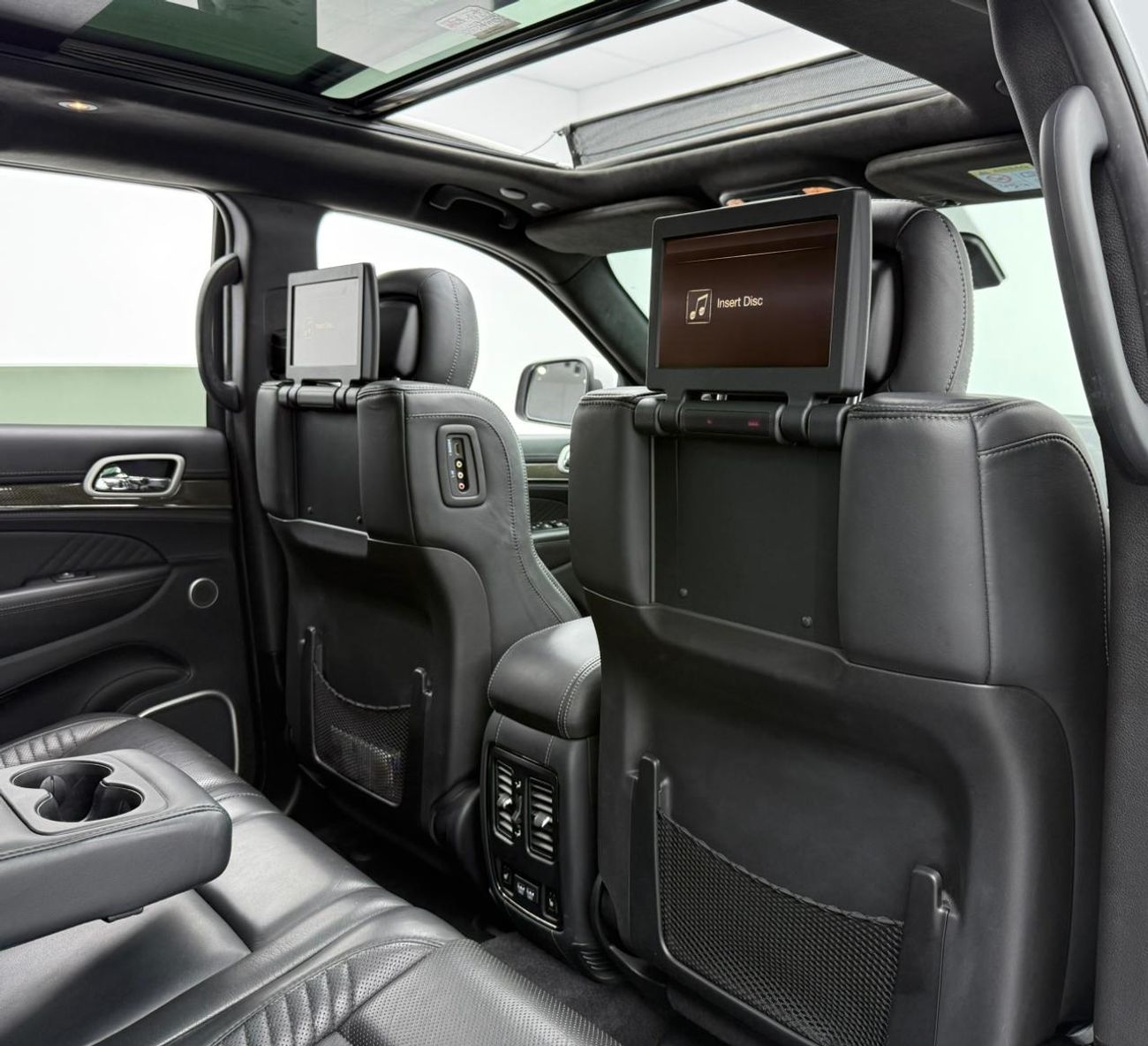 Jeep Grand Cherokee Trackhawk 6.2L 2018 Jeep Grand Cherokee Trackhawk ,Warranty ,Excellent Condition ,GCC