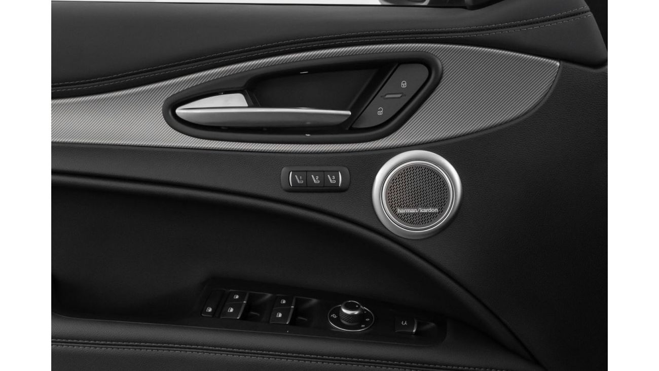 Alfa Romeo Stelvio Competizione / Delivery Mileage / 7 Year Alfa Romeo Warranty & 5 Year Service