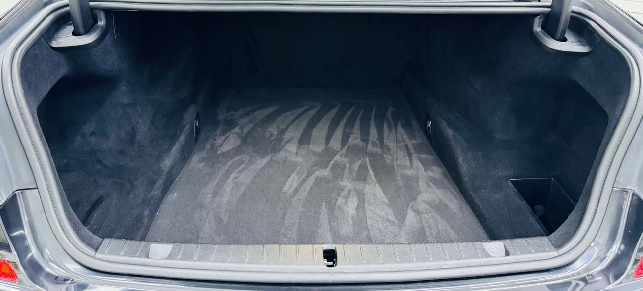 بي أم دبليو 750Li M Sport 4.4L (523 HP)