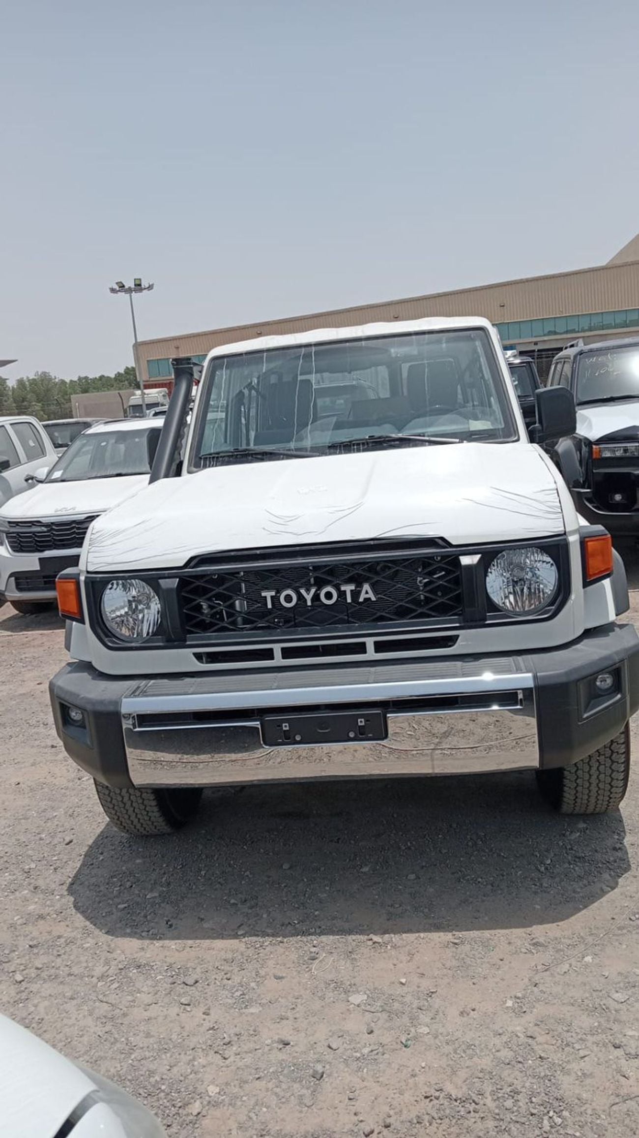 تويوتا لاند كروزر 70 HT VXR Toyota Land Cruiser 76 05 Door Hard Top 2.8L Auto