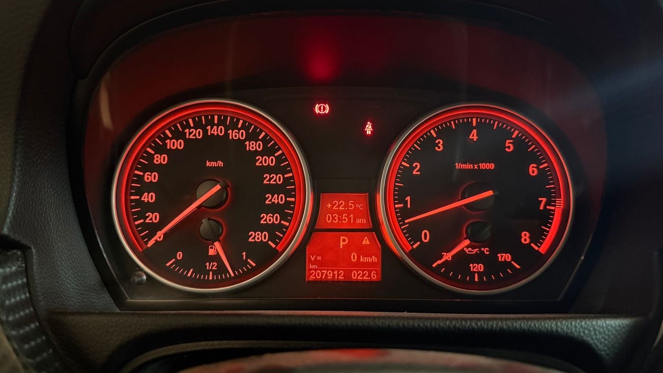بي أم دبليو 330i GCC I Convertible