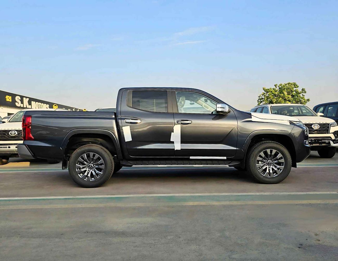 Mitsubishi L200 SPORTERO / 2.4L DSL/ A/T / FULL OPTION WITH BADGE/ 4WD (CODE # SPORTERO)