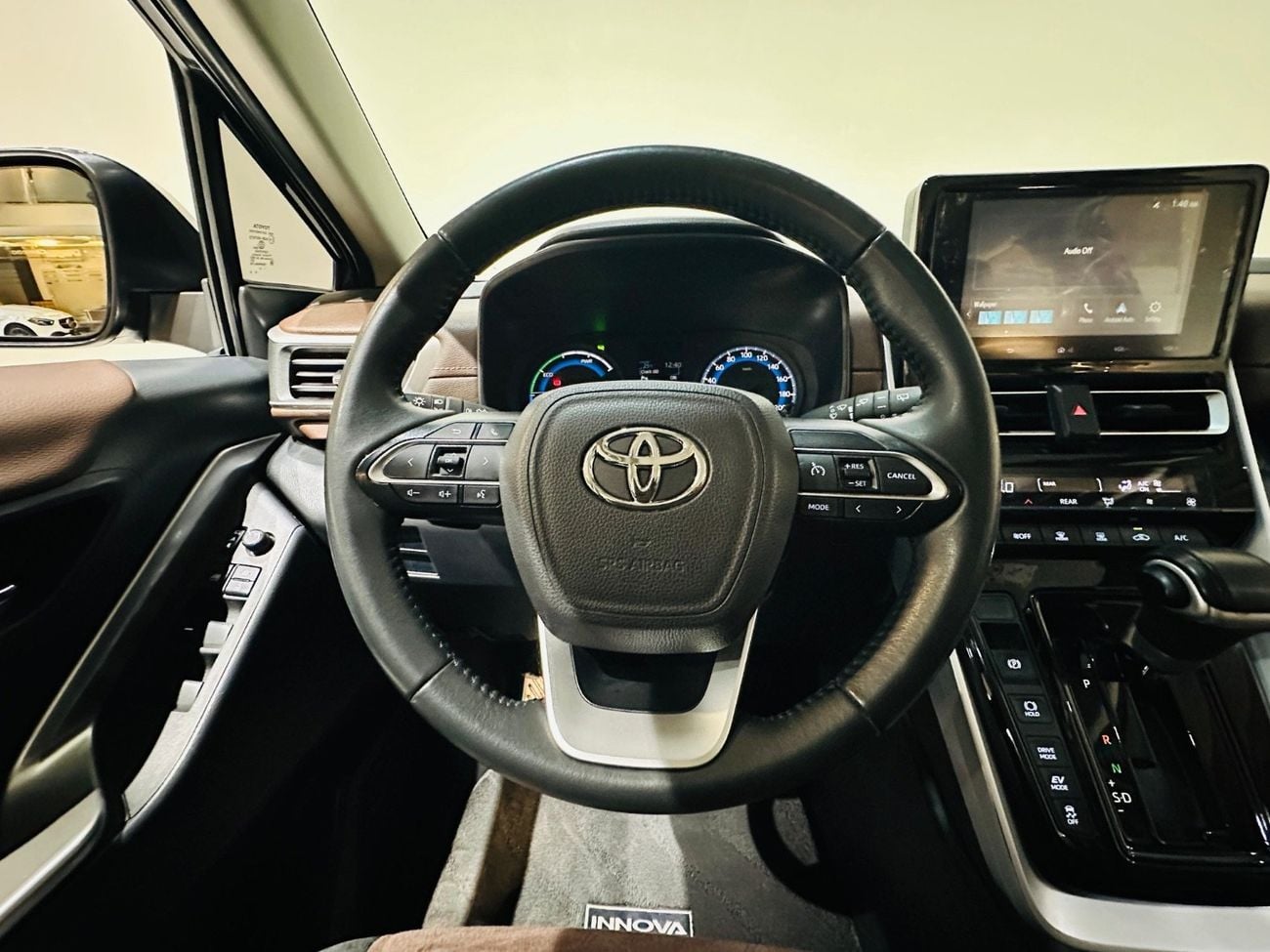 Toyota Innova 2.0L HyCross 7S Hybrid