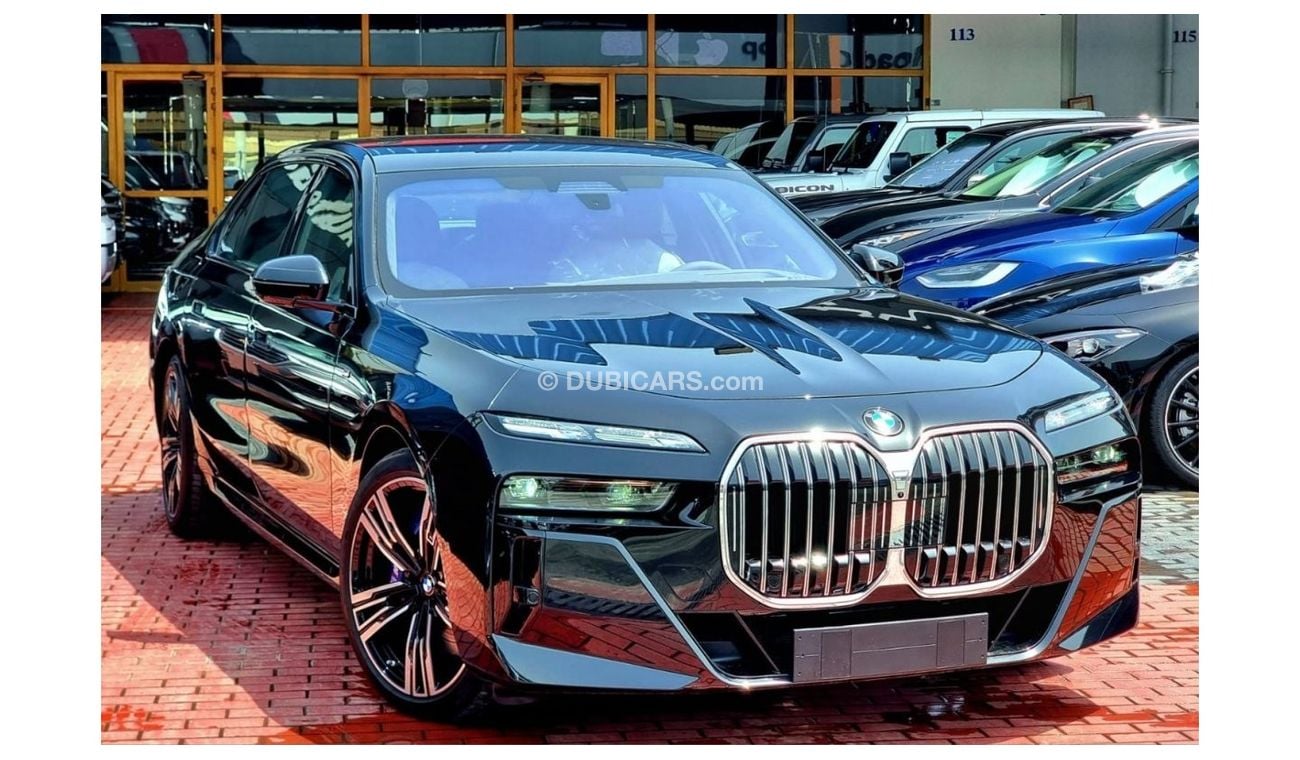 بي أم دبليو 760Li i xDrive 5 Years W&S  M Sport 2023 GCC