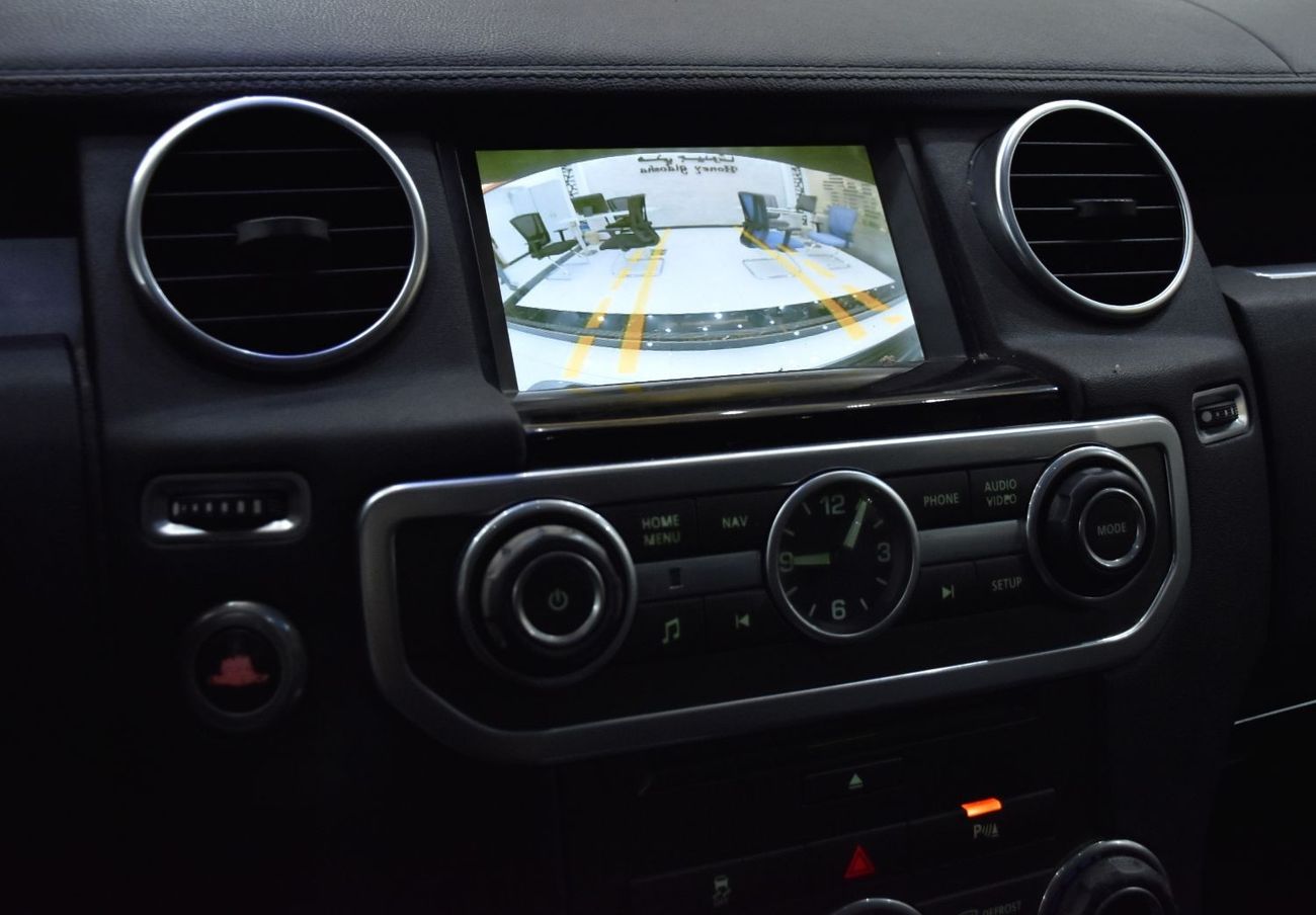 Land Rover Discovery EXCELLENT DEAL for our Land Rover LR4 HSE V8 ( 2013 Model ) in Grey Color GCC Specs