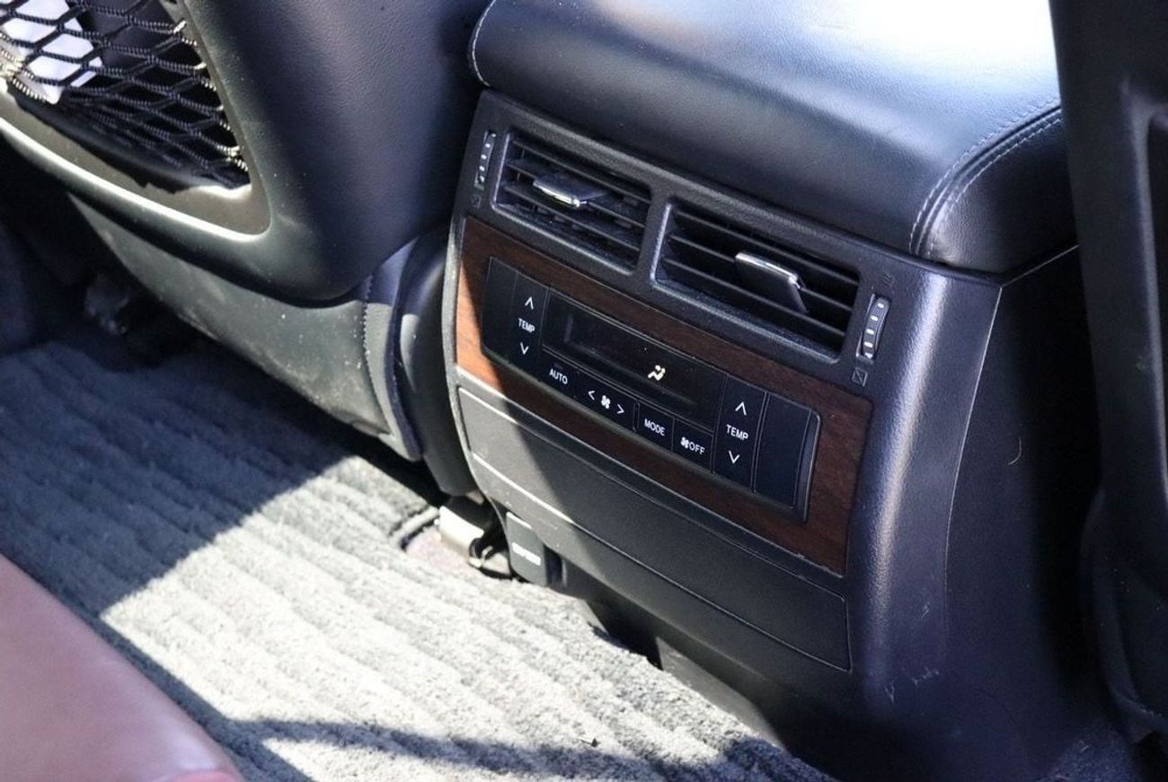 تويوتا لاند كروزر VXR 5.7L 4WD Toyota Land Cruiser VX.R 5.7L / 2018 / GCC / Original Paint