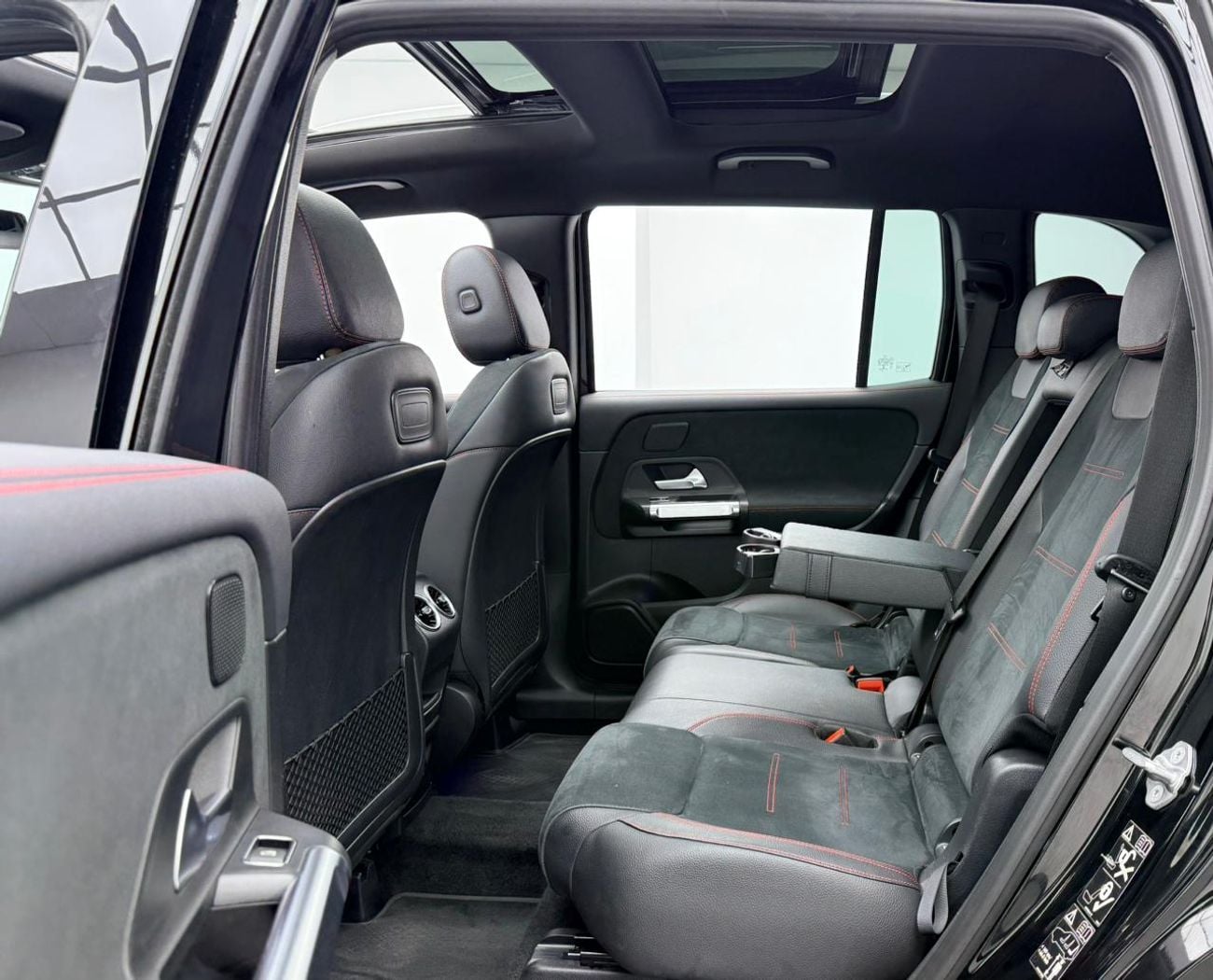 Mercedes Benz GLB250 4MATIC 2.0L (221 HP) 2021 Mercedes-Benz GLB 250 4MATIC, Warranty, Full Service History, GCC