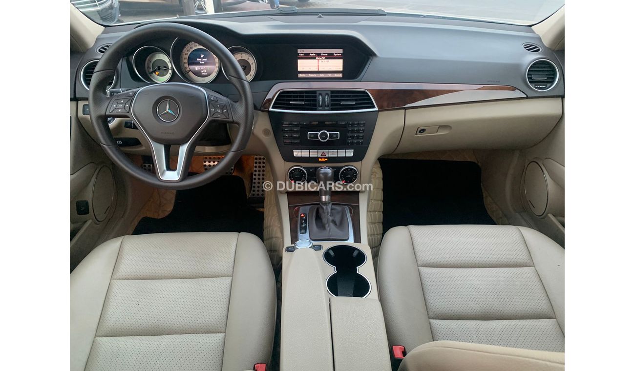 Mercedes-Benz C 300 Mercedes C300_2014_Excellent_Condihion