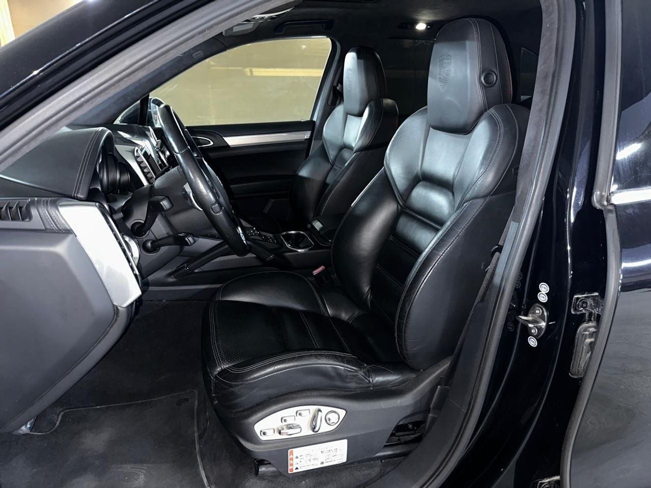 Porsche Cayenne PORSCHE CAYENNE TURBO 4.8L 2011 | 18-WAY ADJUSTABLE SEATS | SPORTS EXHAUST | SUNROOF