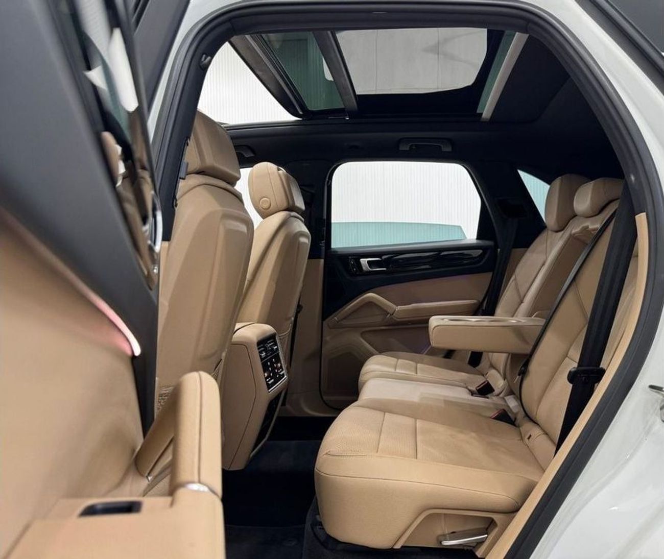 Porsche Cayenne Std 3.0L (335 HP) 2018 Porsche Cayenne, Warranty, Full Service History, Excellent Condition, GCC