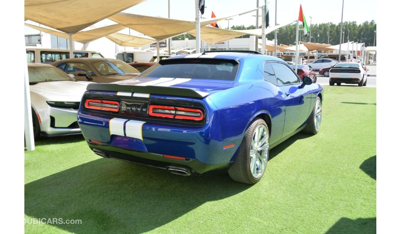 دودج تشالينجر Dodge Challenger SXT V6 2018/Sunroof/ Leather Seats/Customized 22inch Rims/Very Good Condition