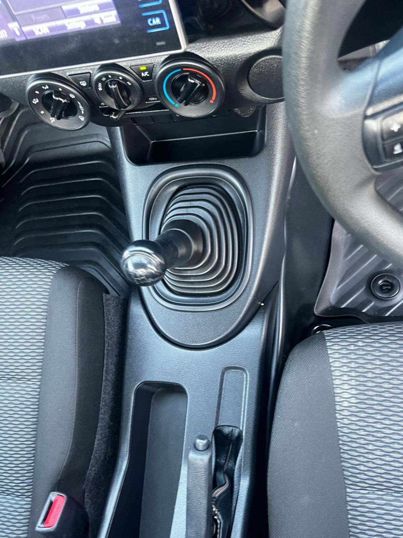 Toyota Hilux PETROL 2.7 LITER SINGLE CAB RIGHT HAND DRIVE AMNUAL TRANSMISSION