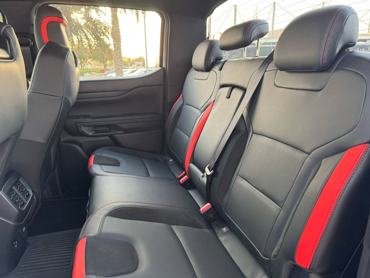 فورد رانجر Raptor 3.0T (392 HP) V6 GCC SPEC UNDER WARRANTNEAT AND CLEAN