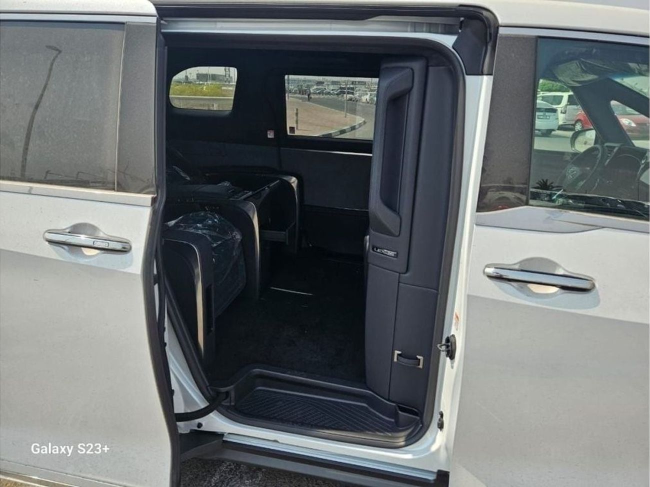 Lexus LM 350h LEXUS LM350H VIP 2024 2.5L AWD