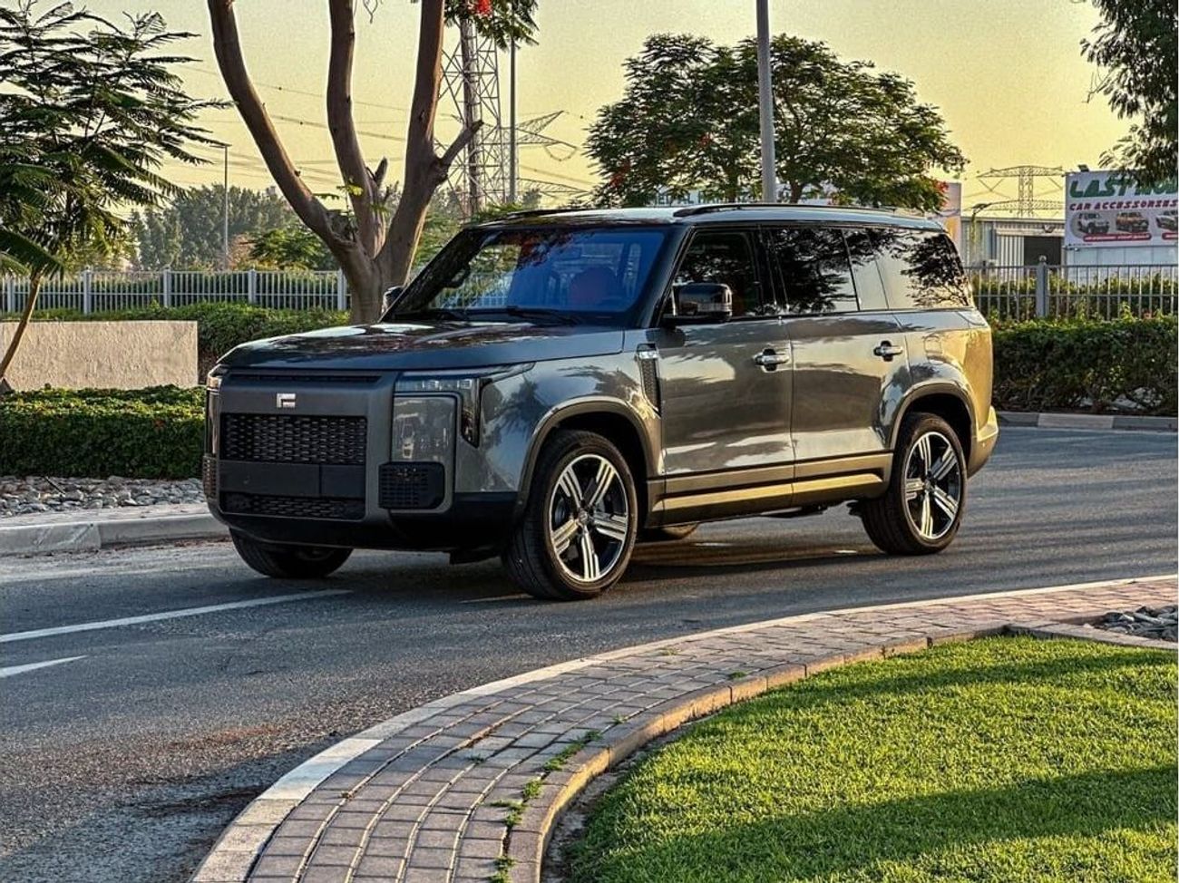 ROX 01 VIP 2024 NEW ROX 01  ( 7 Seats ) / HYBRID (PLUG-IN) / WLTC (1,115 Km) / 500 HP / 3 YEARS WARRANTY