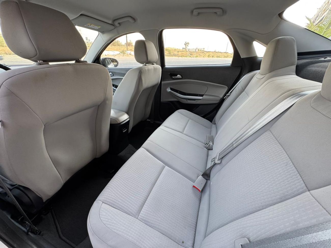 Ford Escort ECO CAR / GCC / BIG SCREEN / RIMS / APPLE ANDROID AUTO / IN PERFECT CONDITION