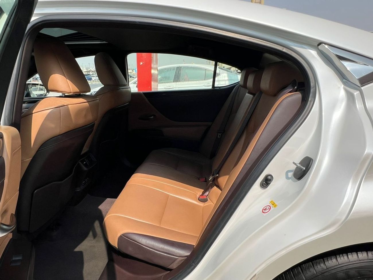 لكزس ES300h Hybrid 2.5L (214 HP)