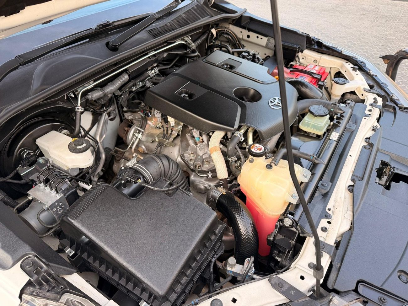 تويوتا هيلوكس SR with Bullbar