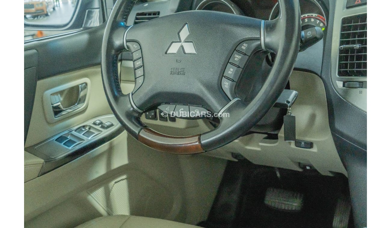 ميتسوبيشي باجيرو 2015 Mitsubishi Pajero 3.8L V6 GLS Black Pack / Full-Service History