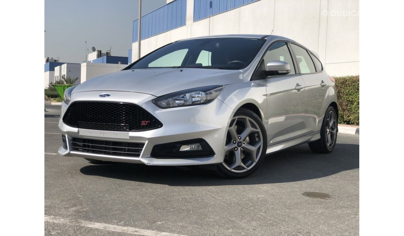 فورد فوكاس FORD FOCUS ST 2016 FULL OPTION ONLY 926X60 MONTHALY FREE UNLIMETED KILOMETER WARRANTY