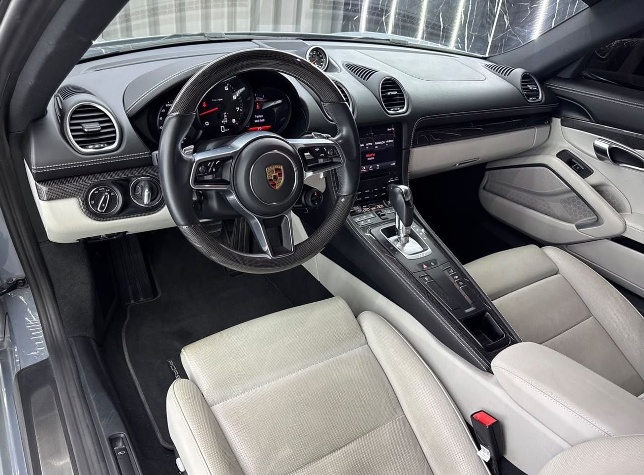بورش كايمان 718 Porsche 718 cayman | GCC |  Rare ARCTIC Grey | Low Mileage