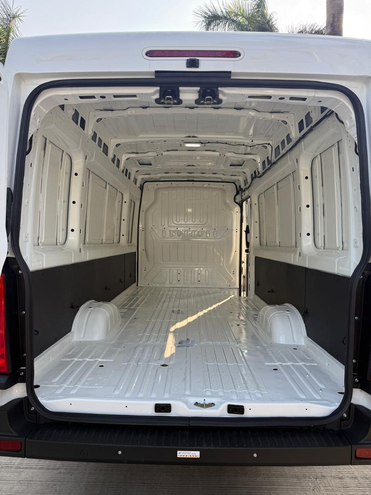 فورس أوربانيا FORCE URBANIA CARGO VAN – BRAND NEW – GCC SPEC  Spacious and reliable cargo van powered by a 2.6L tu