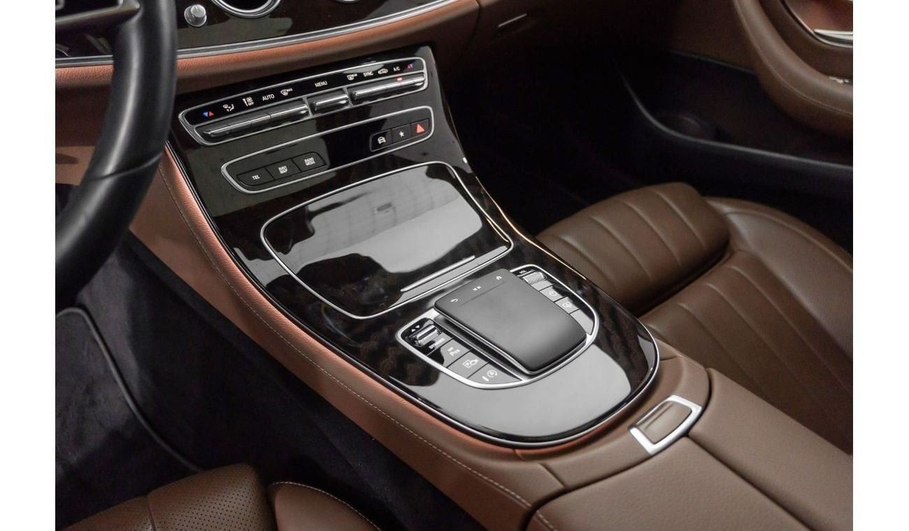 Mercedes-Benz E300 Premium 2.0L