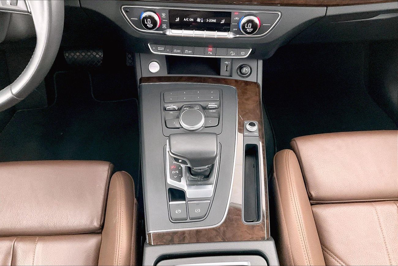 أودي Q5 45 TFSI quattro Basic | National Day Celebration | شامل الضمان | 0 ﺪﻔﻋﺓ ﺃﻮﻟﻯ