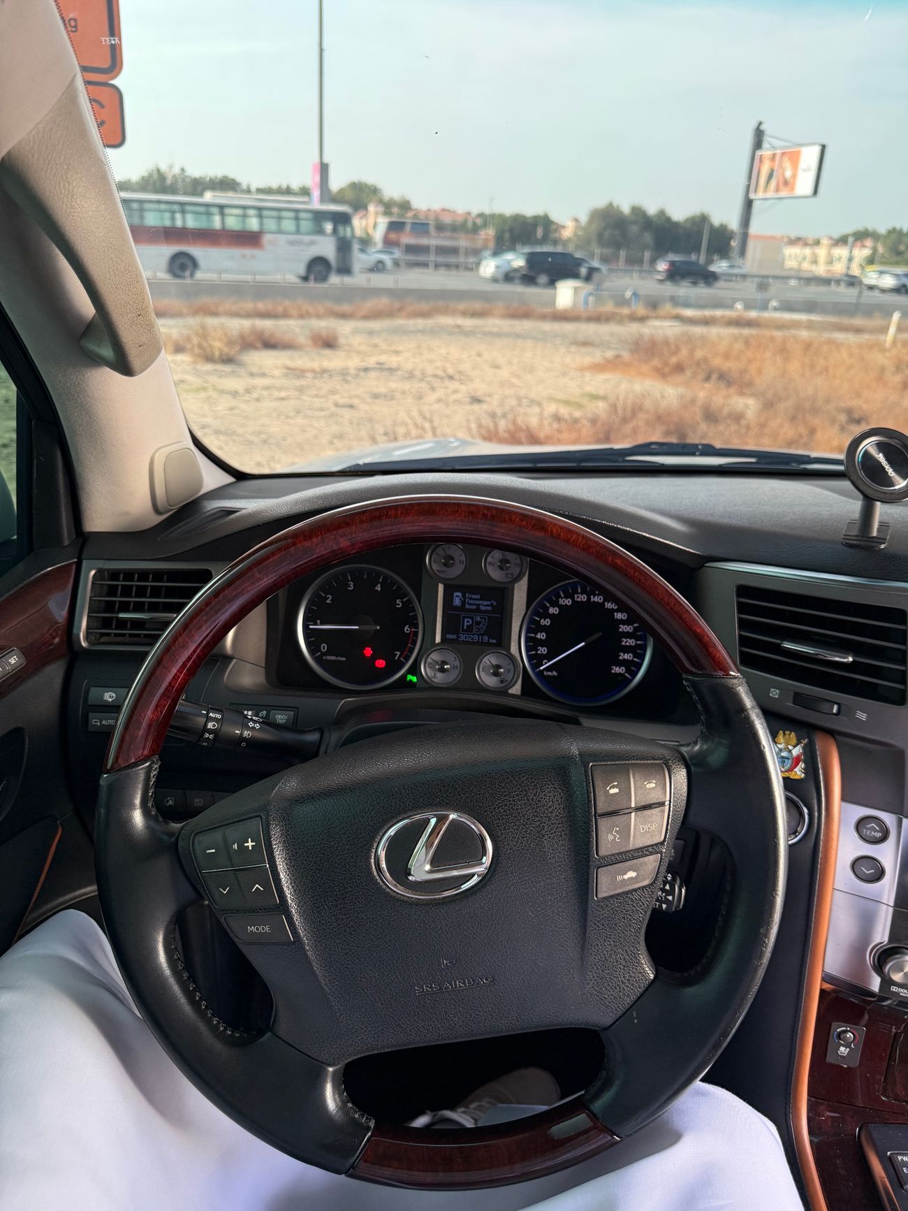 لكزس LX 570 full option 5.7L
