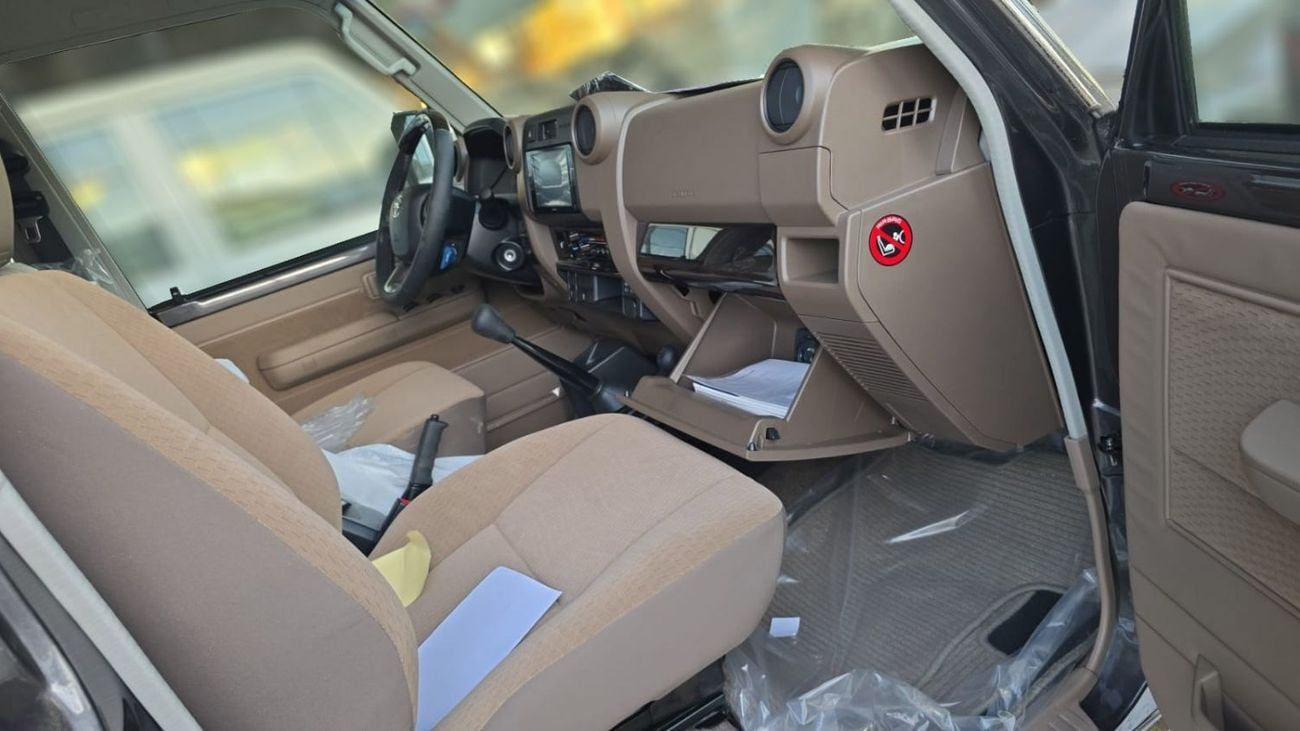 تويوتا لاند كروزر 70 2026 Toyota Land Cruiser LC76 4.0L MT Petrol (with Diff lock)