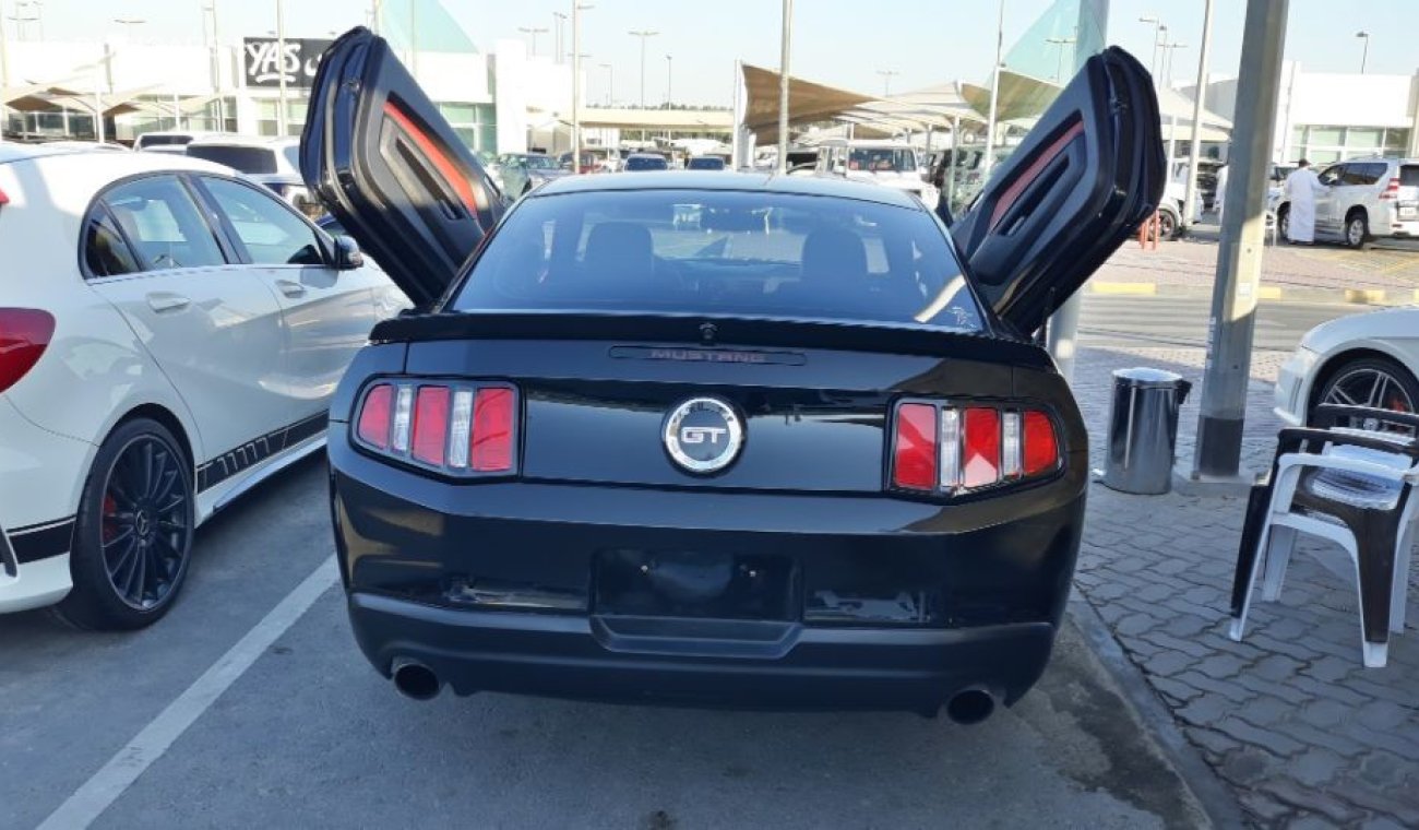 Ford Mustang GT 2010 Gulf specs Full options Full service agency