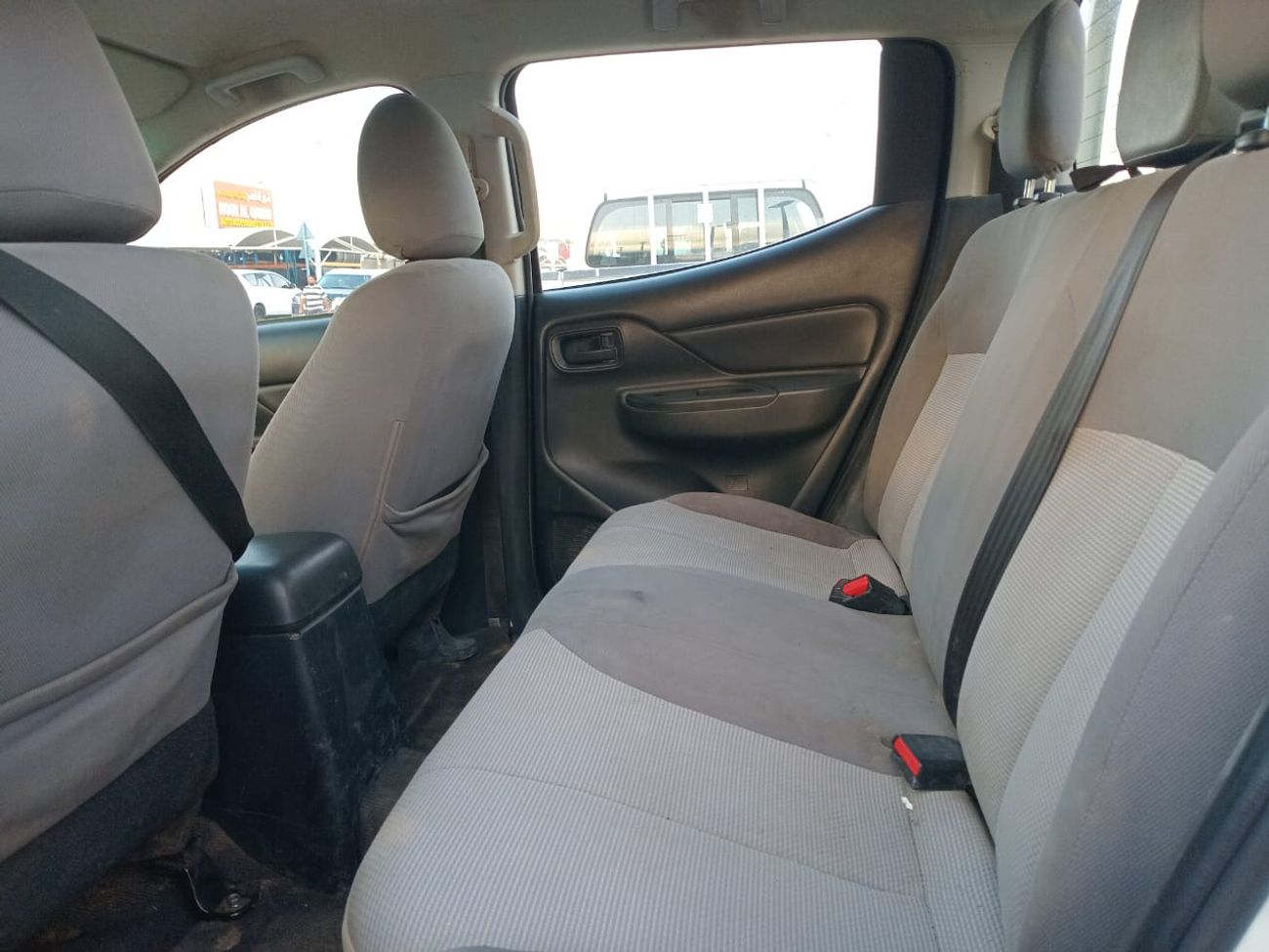 Mitsubishi L200 DC 2.5L 4WD DIESEL MANUAL TRANSMISSION