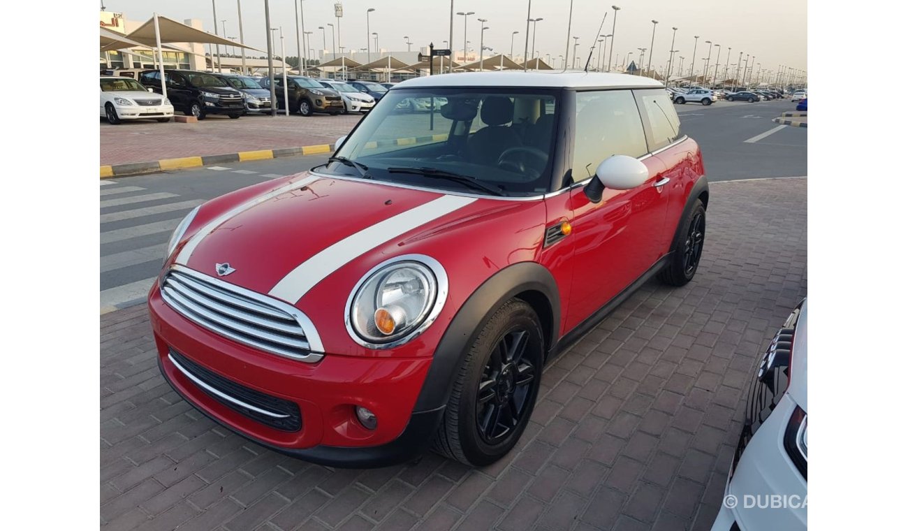 Mini Cooper Mini  copper model 2013 Gcc car prefect condition one owner 2keys full option