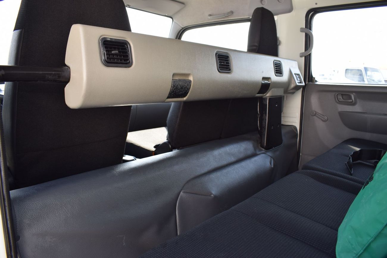 ميتسوبيشي فوسو كانتير Mitsubishi Canter D/C Pick Up, model:2017. Only Done 38000 km