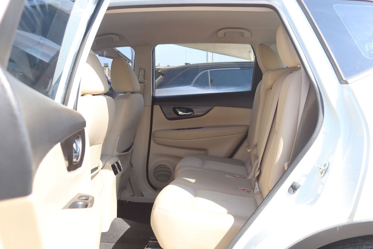 نيسان إكس تريل نيسان إكستريل -2021 - خليجى -  بدون حوادث - 2.5L- 4WD - ممشى قليل  بحاله ممتازه