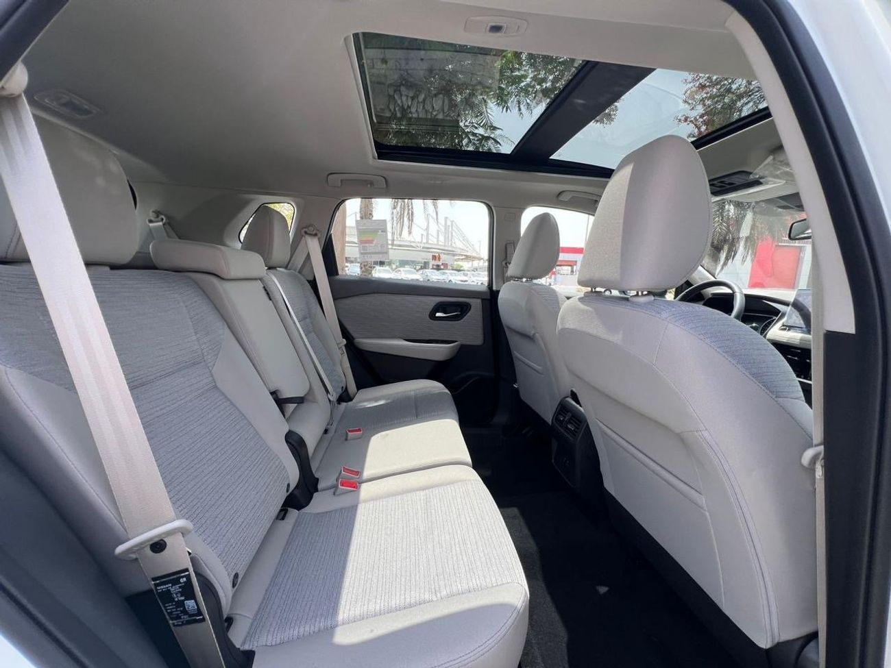 نيسان إكس تريل SV + OPT 4WD (7-Seater)