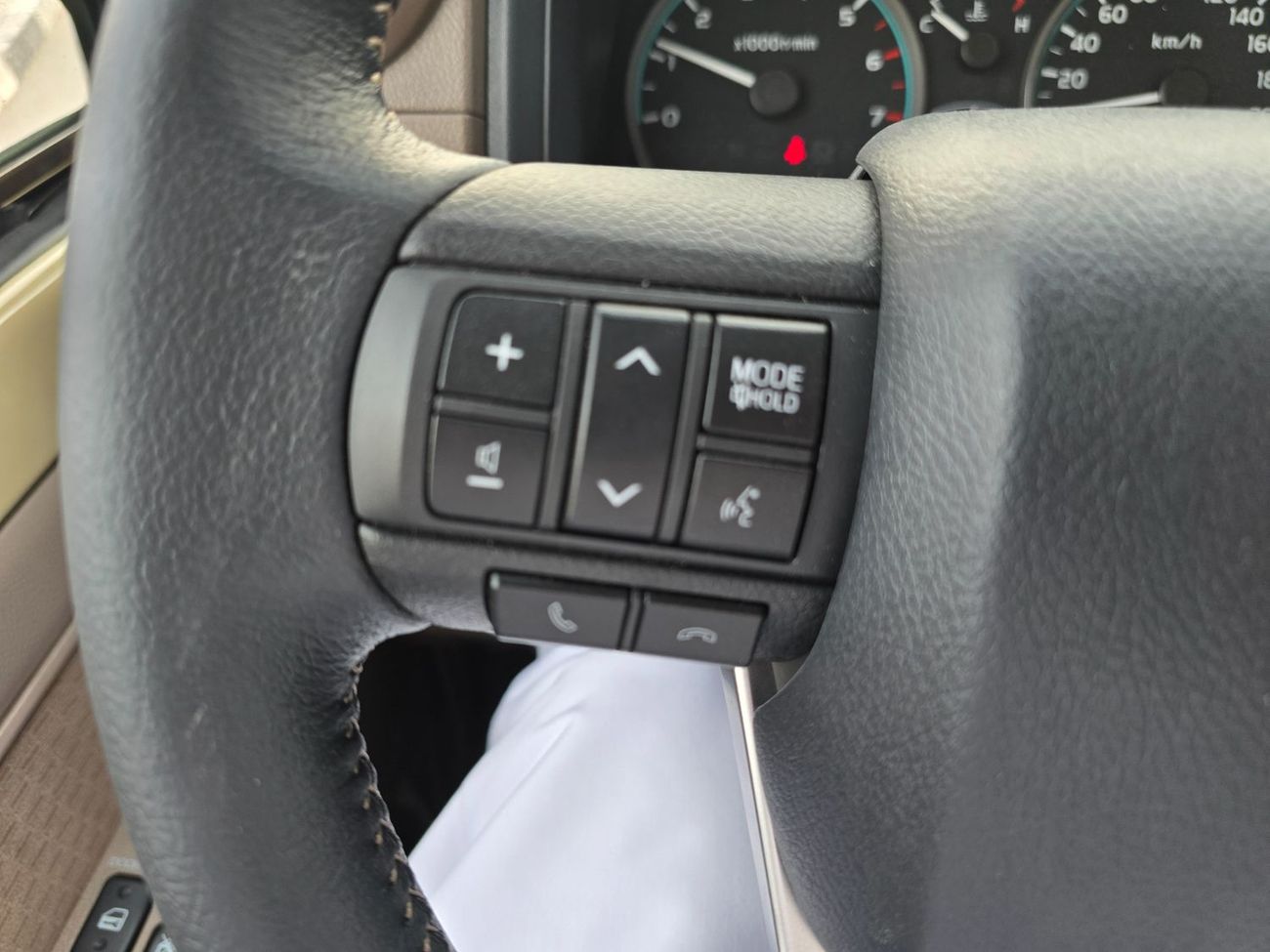 تويوتا لاند كروزر بيك آب MANUAL TRANSMISSION 4.0 PETROL DUAL FUEL TANKS 4.0 PETROL QUANTITIES AVAILABLE