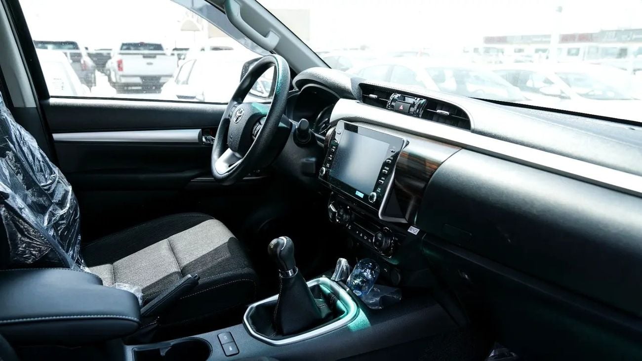 تويوتا هيلوكس SR5 (NON GCC) Brand Double Cab GLX 2.7 SR5 - GCC Specs