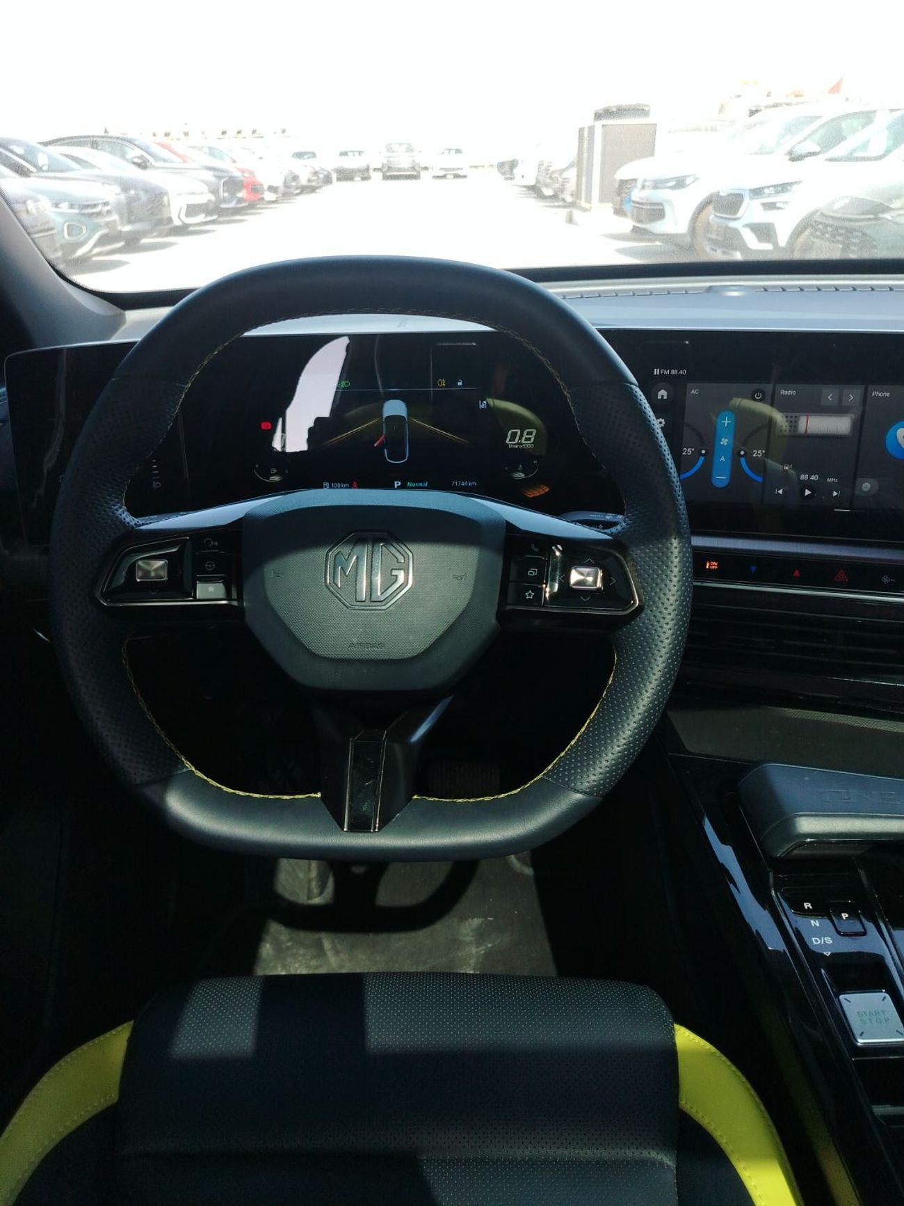 أم جي وان 1.5 LUX