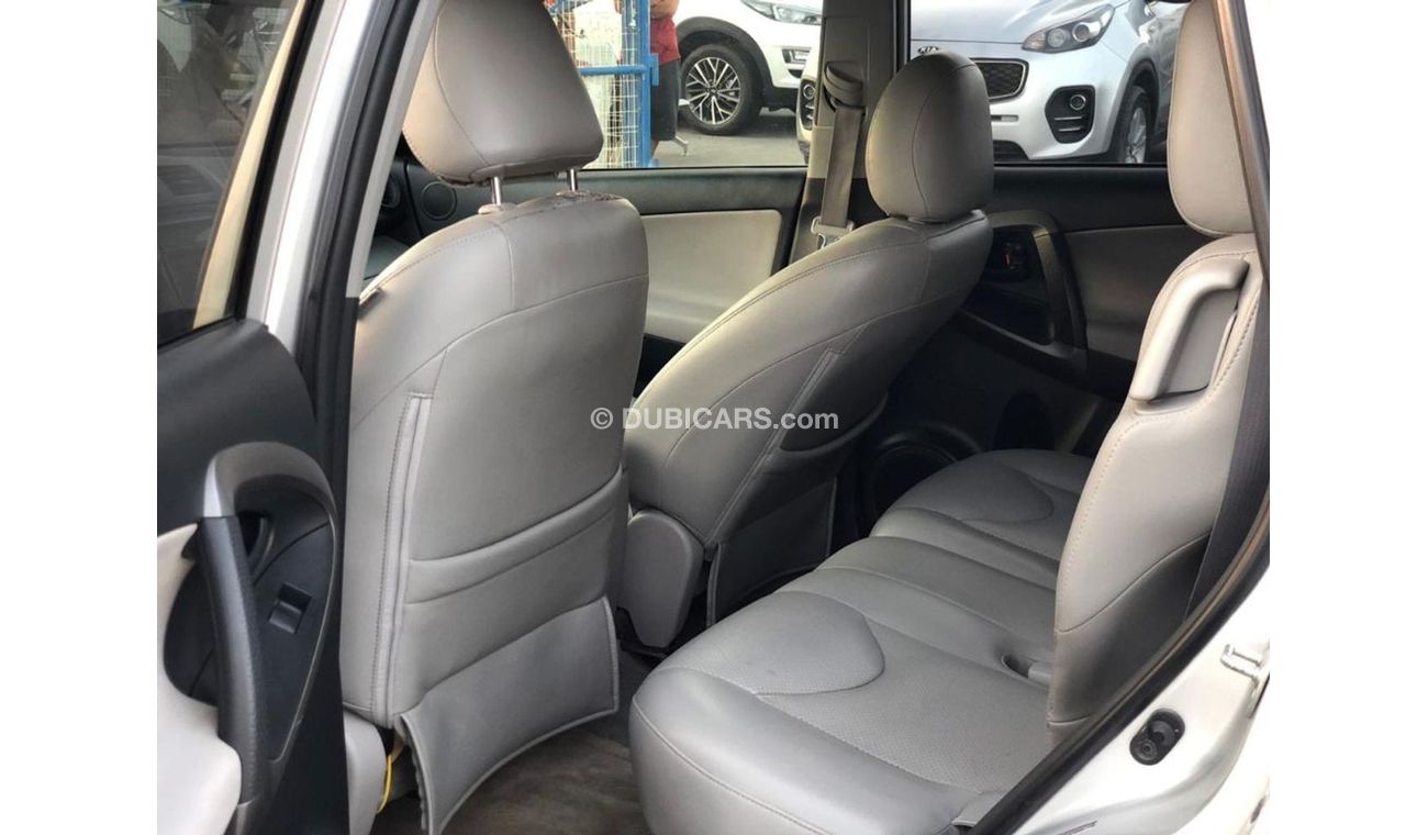 تويوتا راف ٤ 2500CC, 7 SEATS, GENUINE CONDITION, NO ACCIDENT, LOT-624