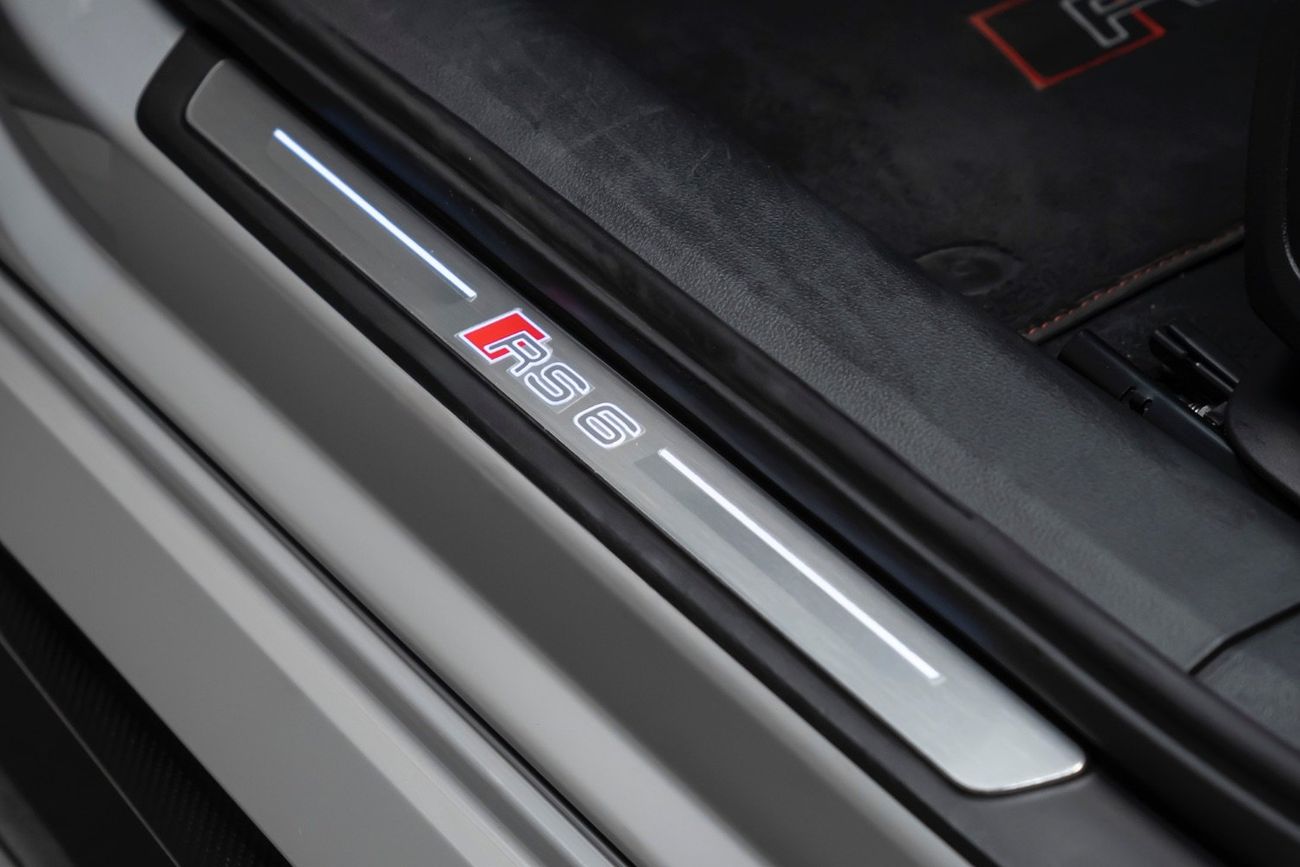 Audi RS6 quattro 4.0L