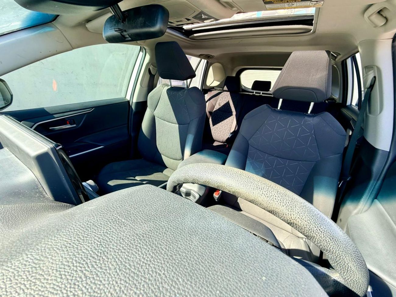 Toyota RAV4 2021 Toyota Rav4  XLE 2.5L full option + sunroof + Push start + alloy rim + Radar + keyless Entry  e