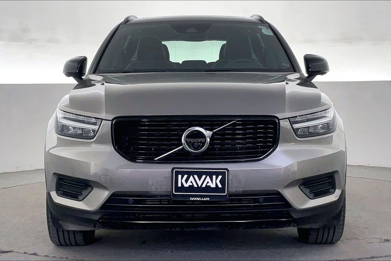 فولفو XC 40 T4 R Design | National Day Celebration | شامل الضمان | 0 ﺪﻔﻋﺓ ﺃﻮﻟﻯ