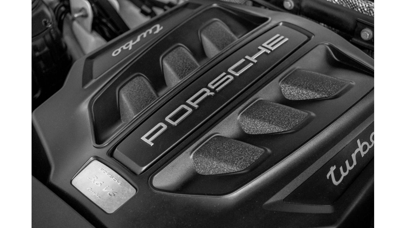 Porsche Macan 2015 Porsche Macan Turbo / Full-Service History / Two Years ARM Service Pack